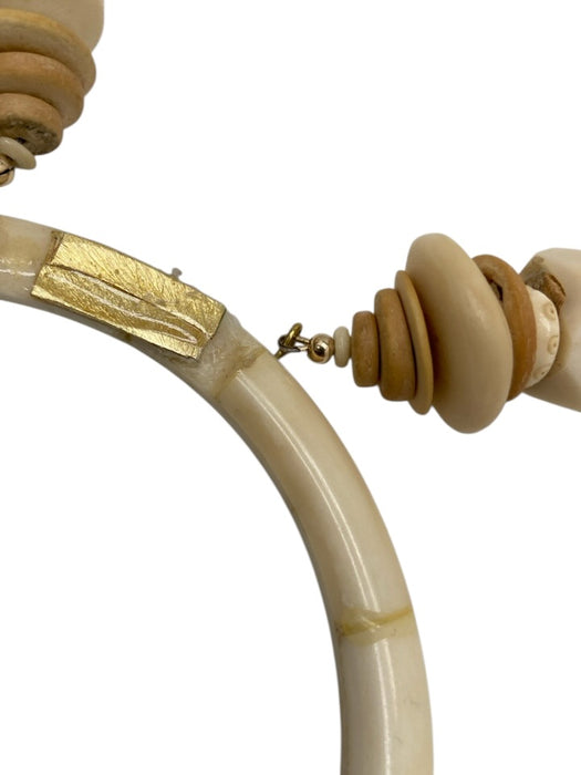 K. Bailey Beige Beads Lobster Clasp Horn Necklace Beige