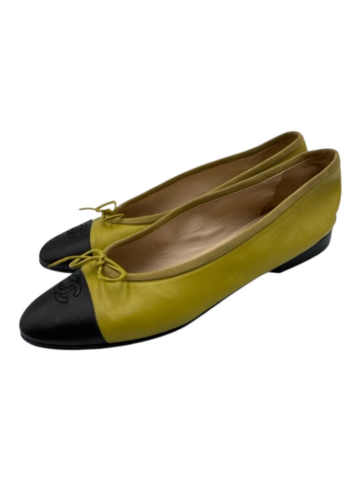 Chanel Shoe Size 41 Green & Black Leather Round Toe Interlocking CC Flats Green & Black / 41