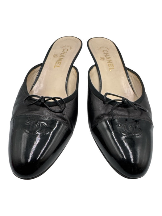 Chanel Shoe Size 41 Black Leather Patent Leather Interlocking CC Toe Cap Pumps Black / 41