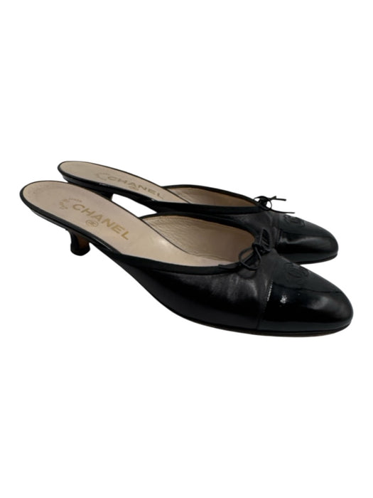 Chanel Shoe Size 41 Black Leather Patent Leather Interlocking CC Toe Cap Pumps Black / 41