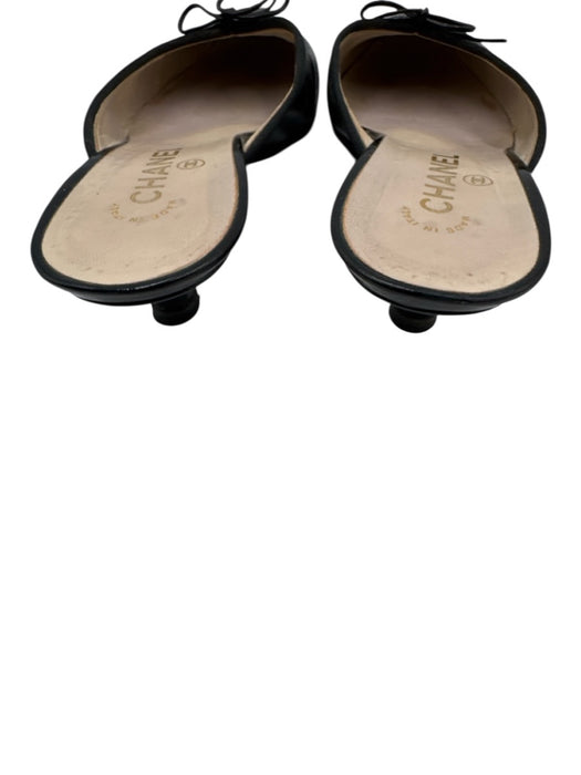 Chanel Shoe Size 41 Black Leather Patent Leather Interlocking CC Toe Cap Pumps Black / 41