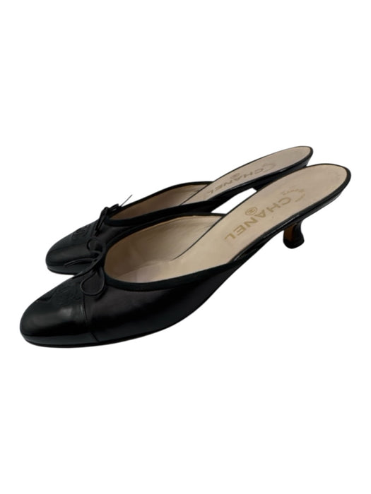 Chanel Shoe Size 41 Black Leather Patent Leather Interlocking CC Toe Cap Pumps Black / 41