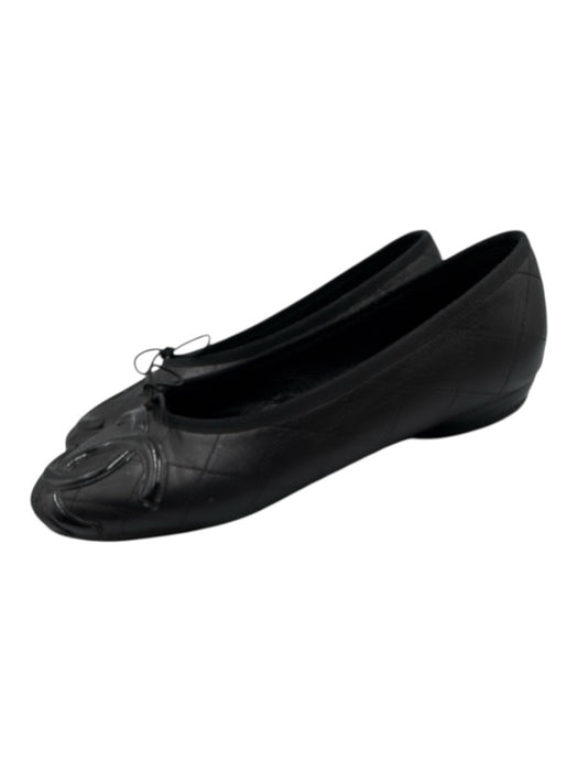 Chanel Shoe Size 40 Black Leather Upper Round Toe Interlocking CC Quilted Flats Black / 40
