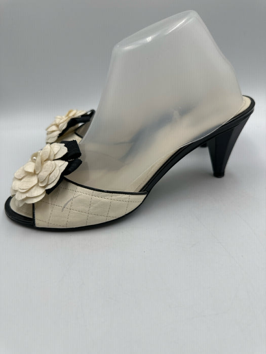 Chanel Shoe Size 39 White & Black Leather open toe Floral Quilted Mule Pumps