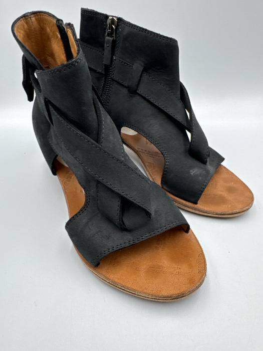 Maison Martin Margiela Shoe Size 35.5 Black Leather Zip Close Open Toe Sandals
