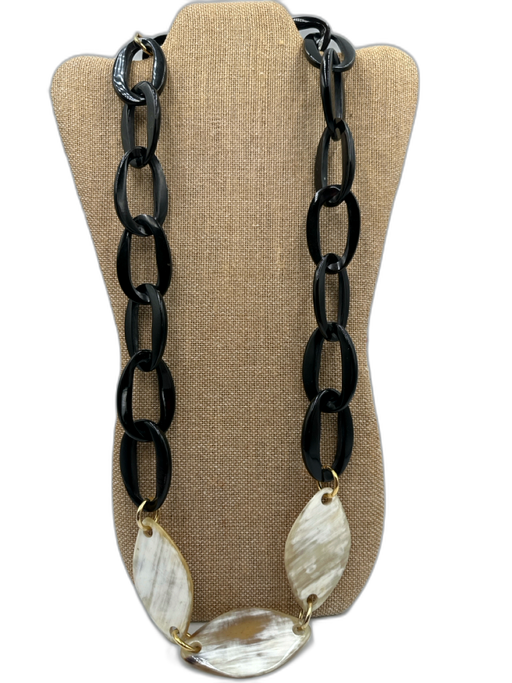 Moo Moo Designs Black & Beige Acetate Chain Chunky Gold Tone Details Necklace Black & Beige