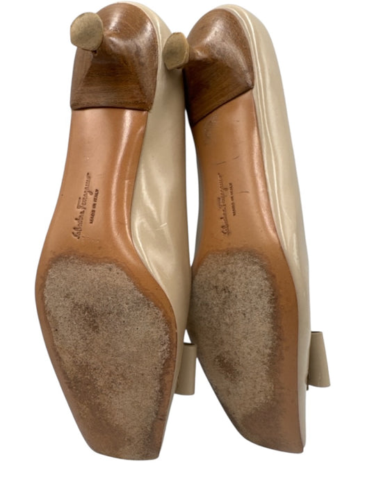 Salvatore Ferragamo Shoe Size 7 Cream Beige Leather Upper Bow Kitten Heel Pumps Cream Beige / 7