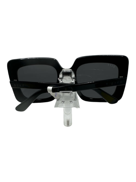 DIFF Charitable Eyewear Black Plastic Square Frame Polarized Sunglasses Black