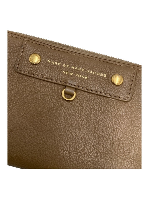 Marc By Marc Jacobs Tan Leather Zip Close Goldtone Hardware Wallets Tan