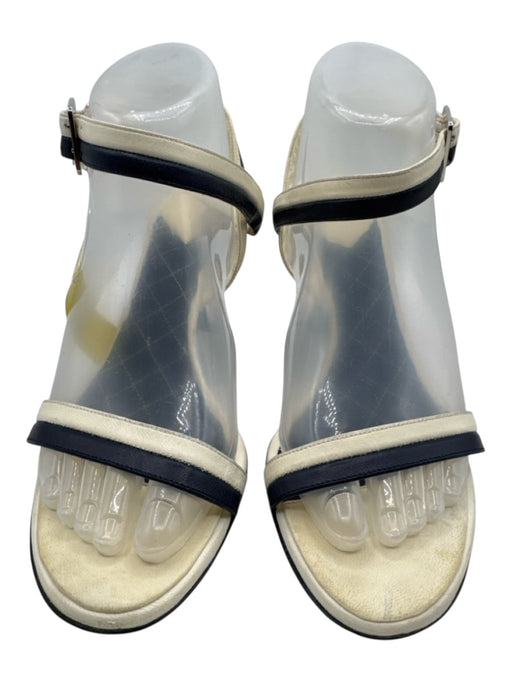 Chanel Shoe Size 40 White & Navy Blue Leather Toe Strap Striped Quilted Sandals White & Navy Blue / 40