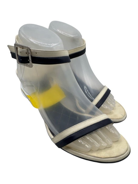 Chanel Shoe Size 40 White & Navy Blue Leather Toe Strap Striped Quilted Sandals White & Navy Blue / 40