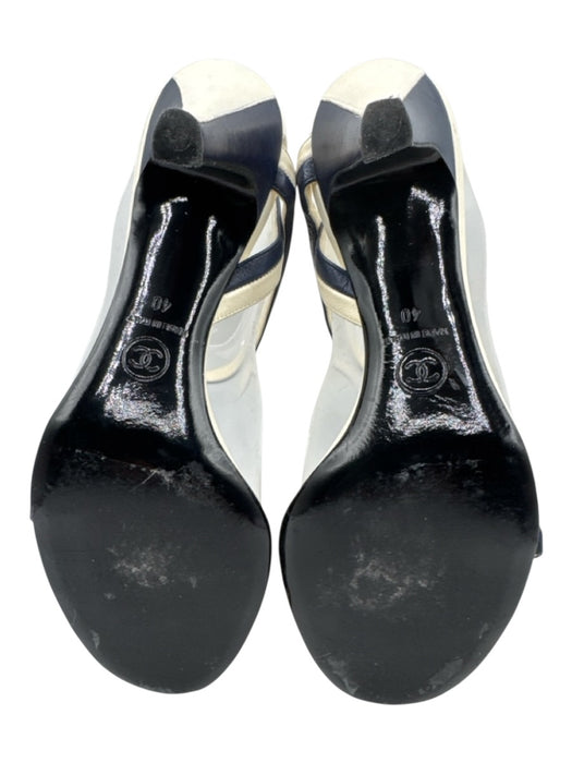 Chanel Shoe Size 40 White & Navy Blue Leather Toe Strap Striped Quilted Sandals White & Navy Blue / 40