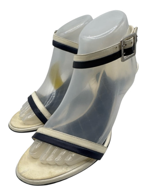 Chanel Shoe Size 40 White & Navy Blue Leather Toe Strap Striped Quilted Sandals White & Navy Blue / 40