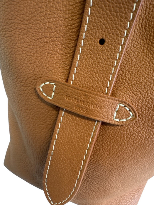 N Brown Leather Shoulder Bag Adjustable Strap Pouch Inc. Hook Closure Bag Brown / M