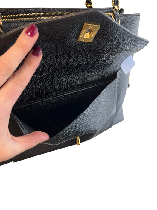Chanel Black Leather goldtone hardware Front Pocket Interior Zip Pocket Bag Black / Large