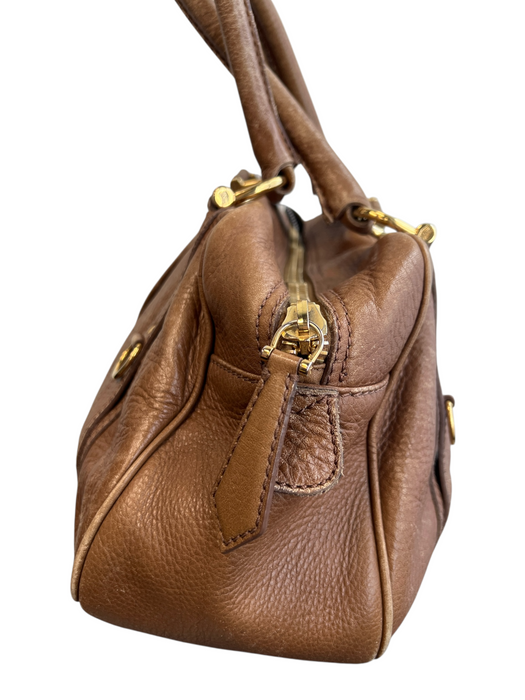 Burberry Brown Leather goldtone hardware Zip Close Novacheck Lining Bag Brown / Medium