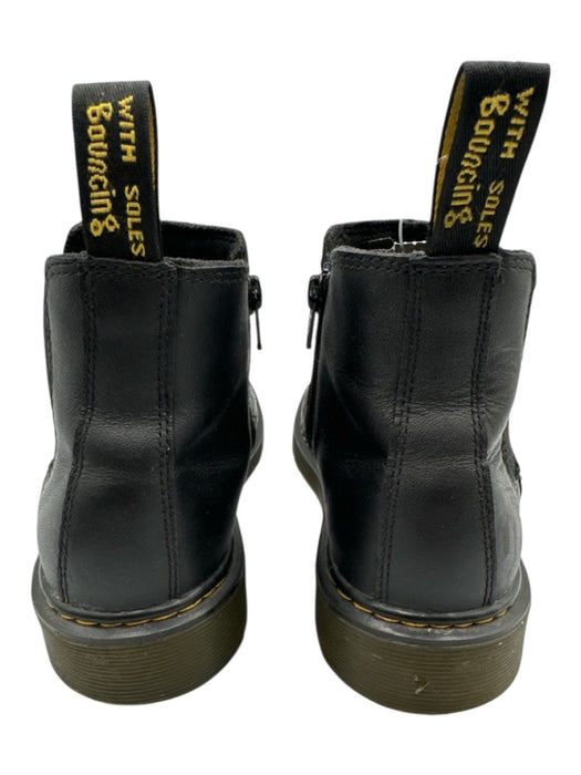 Dr. Martens Shoe Size 7 Black Leather Upper Elastic Side Side Zip Chelsea Boots Black / 7