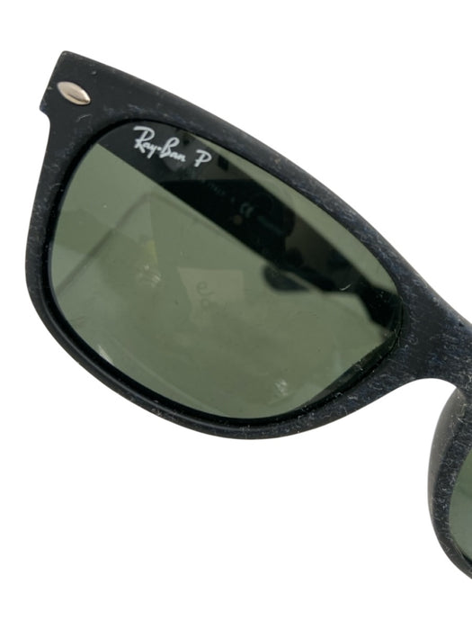 RayBan Black Polarized Wayfarer Case Inc. Sunglasses Black