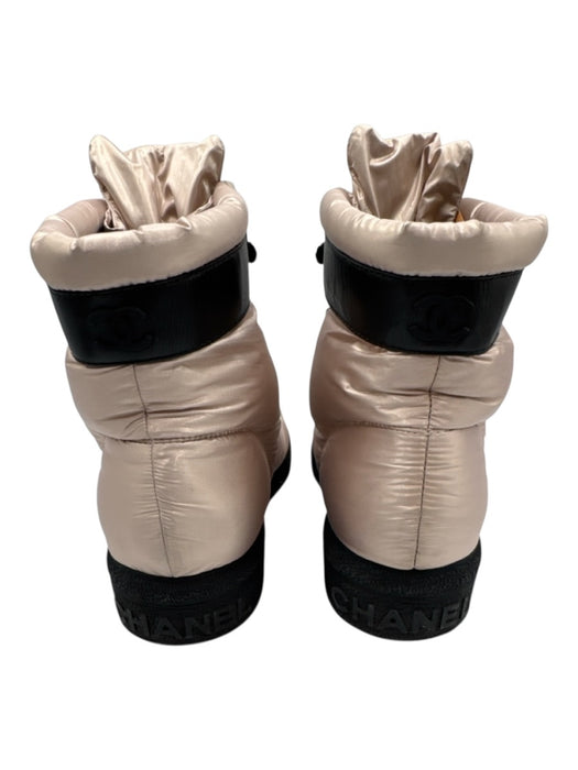 Chanel Shoe Size 40 Dusty Pink & Black Nylon & Leather Lace Up Puffer Logo Boots Dusty Pink & Black / 40