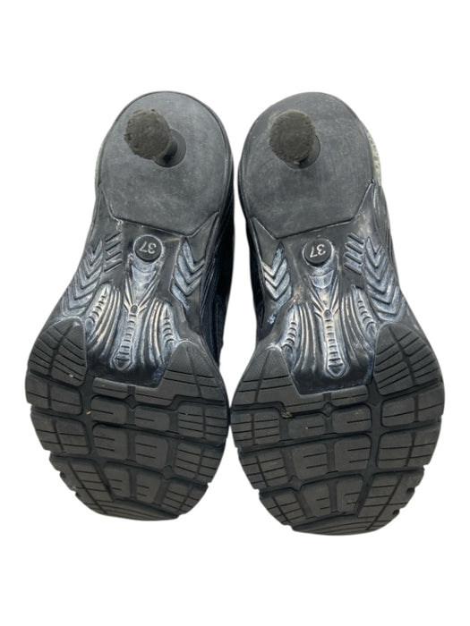 Balenciaga Shoe Size 37 Black Synthetic Mesh Round Toe Heel Low Top Sneakers Black / 37