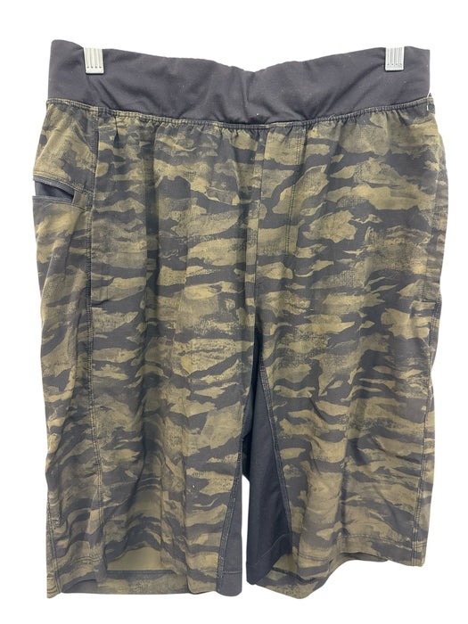 Lululemon Size Est L Olive Green & Black Camo Athleisure Men's Shorts Olive Green & Black / Est L