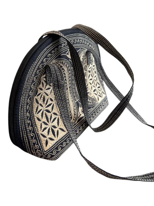 No Brand Navy Blue & Beige No Fabric Tag Crochet Abstract Print Zip closure Bag Navy Blue & Beige / S