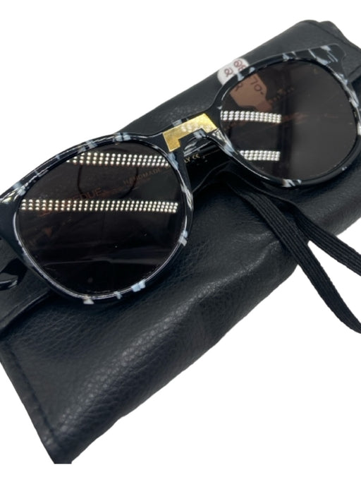 Essedue Black & White Acetate round Gray Lens gold accent Sunglasses Black & White