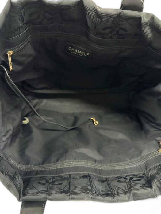 Chanel Black Nylon Leather Tonal Print wallet strap Tote Bag Black / Medium