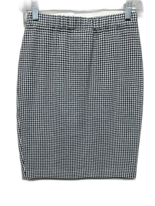 St. John Size 0 Black & White Wool & Rayon Houndstooth Elastic Waist Skirt Black & White / 0