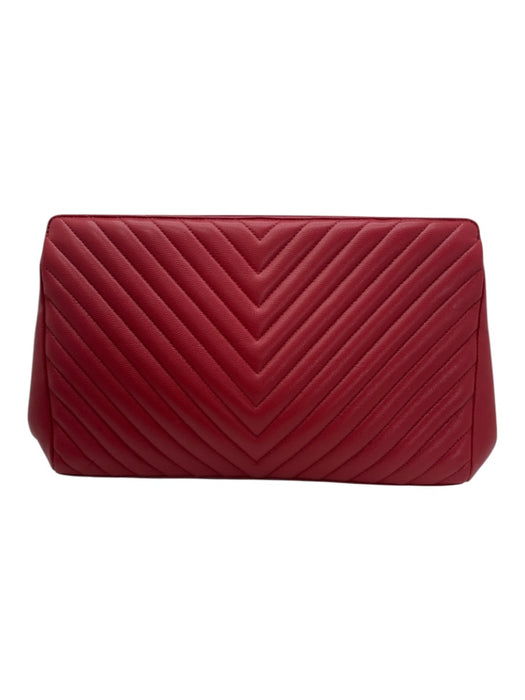 Chanel Red Leather Caviar Chevron Turnlock Clutch Bag Red / Medium