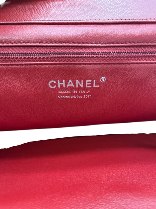 Chanel Red Leather Caviar Chevron Turnlock Clutch Bag Red / Medium
