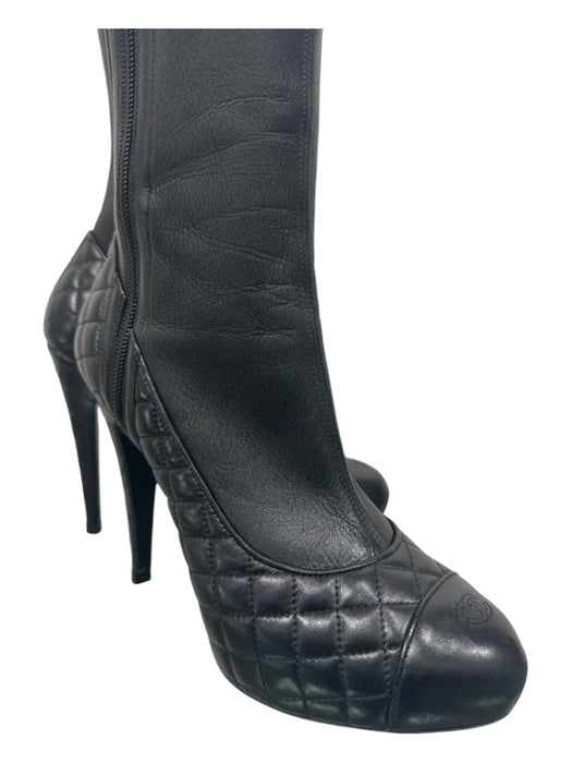 Chanel Shoe Size 39.5 Black Leather Quilted Detail Cap Toe Knee High Heel Boots Black / 39.5