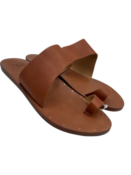 Beek Shoe Size 11 Tan Leather Toe Strap Box Incl. Sandals Tan / 11