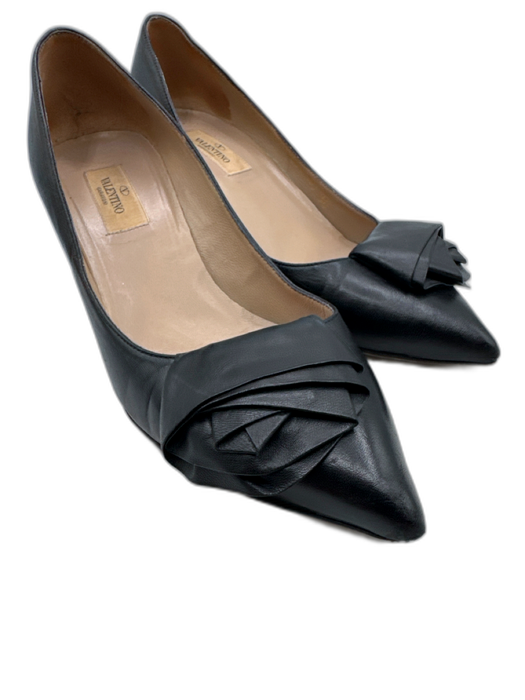 Valentino Garavani Shoe Size 38 Black Leather Upper Floral Detail Stiletto Pumps Black / 38