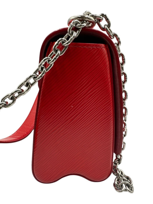 Louis Vuitton Red Leather Epi Leather Silver Hardware Flap Chain Bag Red / MM