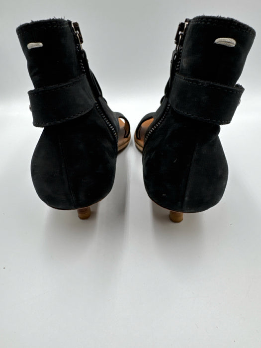 Maison Martin Margiela Shoe Size 35.5 Black Leather Zip Close Open Toe Sandals