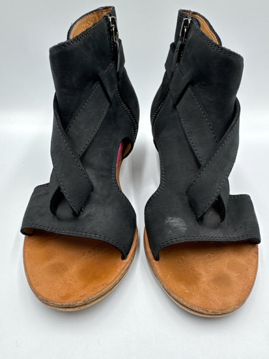 Maison Martin Margiela Shoe Size 35.5 Black Leather Zip Close Open Toe Sandals