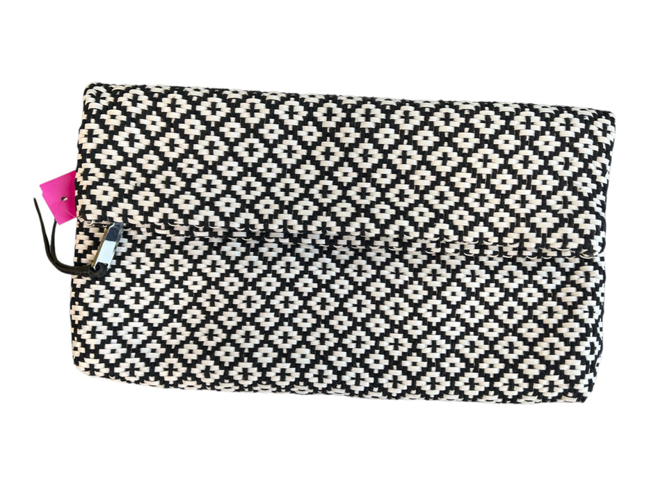 Vince Camuto Black & White Manmade Material Woven Abstract Print Envelope Bag Black & White / L