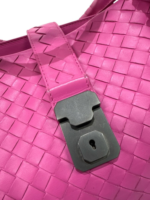 Bottega Veneta Bubblegum Pink Leather Intrecciato Weave Gunmetal Hardware Bag Bubblegum Pink / Medium