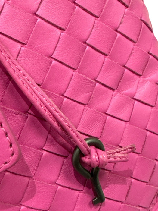 Bottega Veneta Bubblegum Pink Leather Intrecciato Weave Gunmetal Hardware Bag Bubblegum Pink / Medium
