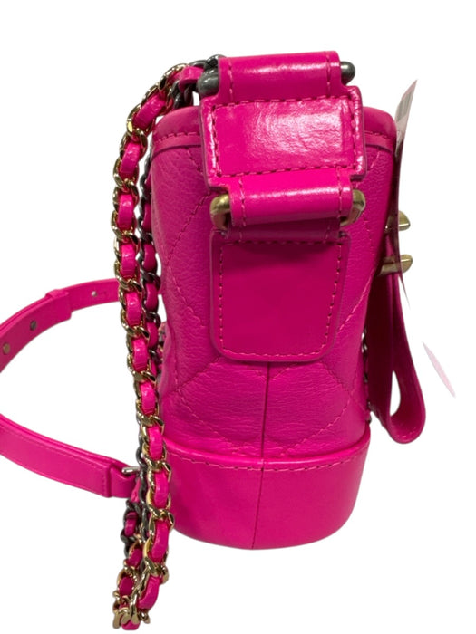 Chanel Hot pink Leather Quilted Detachable Straps Zip Top Crossbody Bag Hot pink / S