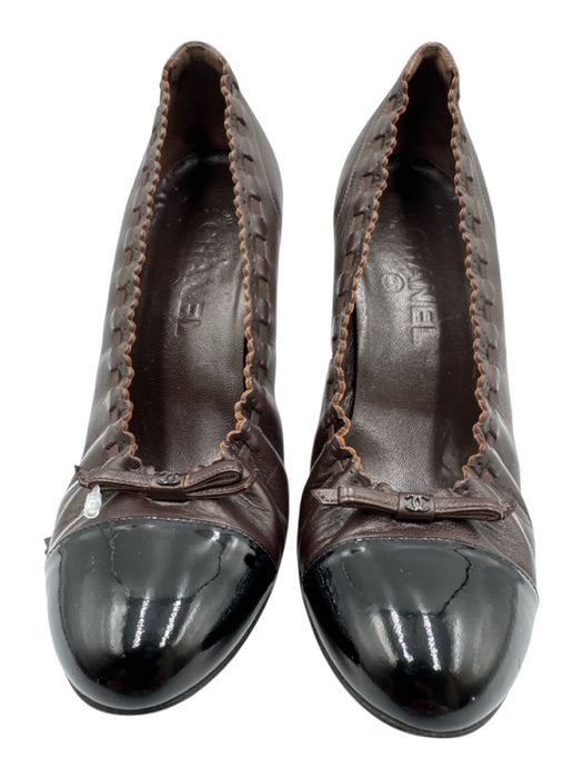 Chanel Shoe Size 38 Brown & Black Leather Patent Cap Toe Scrunch Detail Pumps Brown & Black / 38