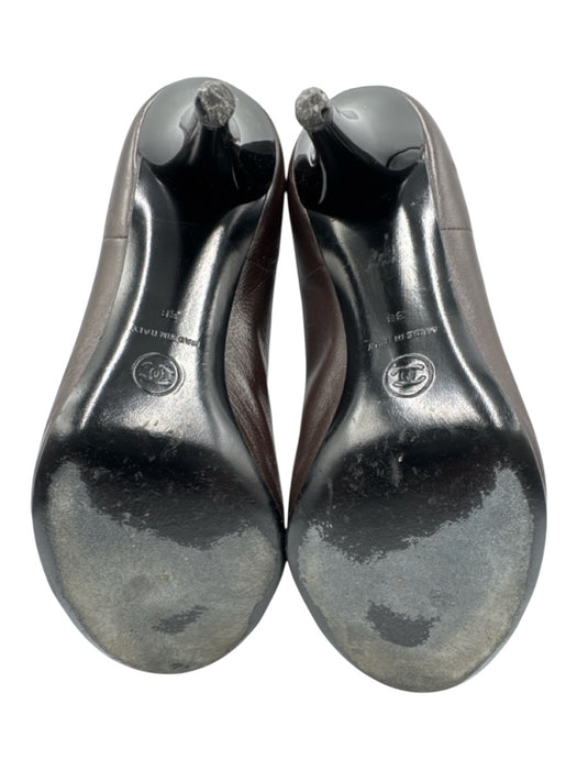 Chanel Shoe Size 38 Brown & Black Leather Patent Cap Toe Scrunch Detail Pumps Brown & Black / 38