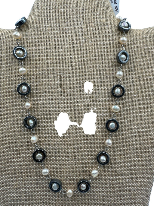 Silver Tone Metal Pearl Circle Beads short Lobster Clasp Necklace Silver Tone