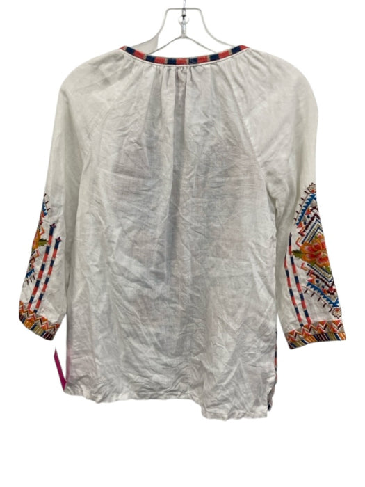 Johnny Was Size XS White & Multi Linen Floral Embroidered 3/4 Sleeve V Neck Top White & Multi / XS