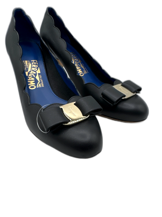 Salvatore Ferragamo Shoe Size 7 Black Leather Upper Bow Scalloped Edge Pumps Black / 7