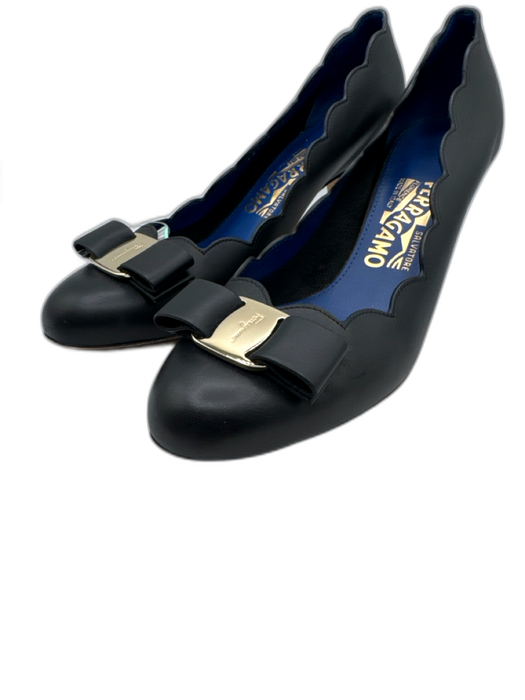 Salvatore Ferragamo Shoe Size 7 Black Leather Upper Bow Scalloped Edge Pumps Black / 7