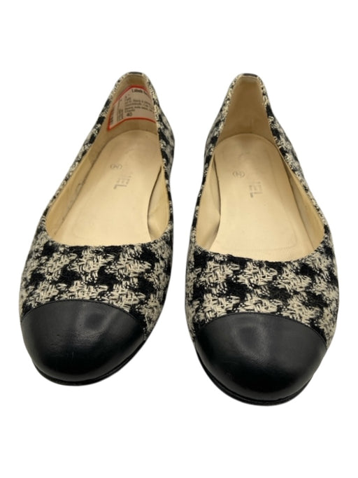 Chanel Shoe Size 40 Black & White Canvas Houndstooth Cap Toe Stacked Heel Flats Black & White / 40