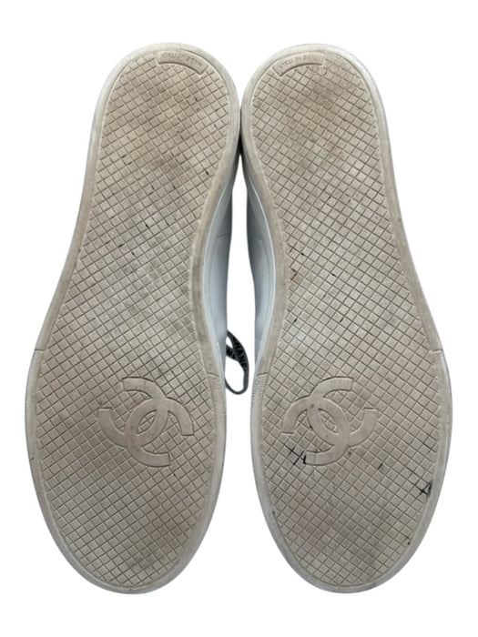 Chanel Shoe Size 40 White & Black Leather Upper Logo Low Top Lace Up Sneakers White & Black / 40