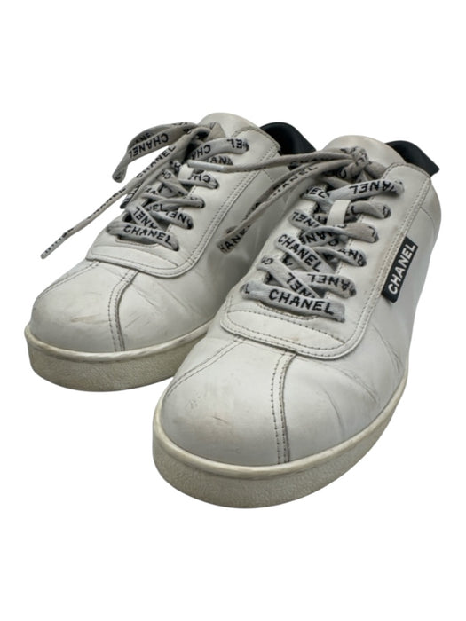 Chanel Shoe Size 40 White & Black Leather Upper Logo Low Top Lace Up Sneakers White & Black / 40